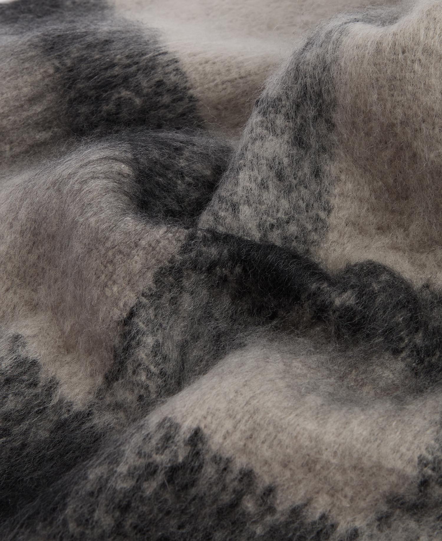 Isla Tartan Boucle Scarf image number 4