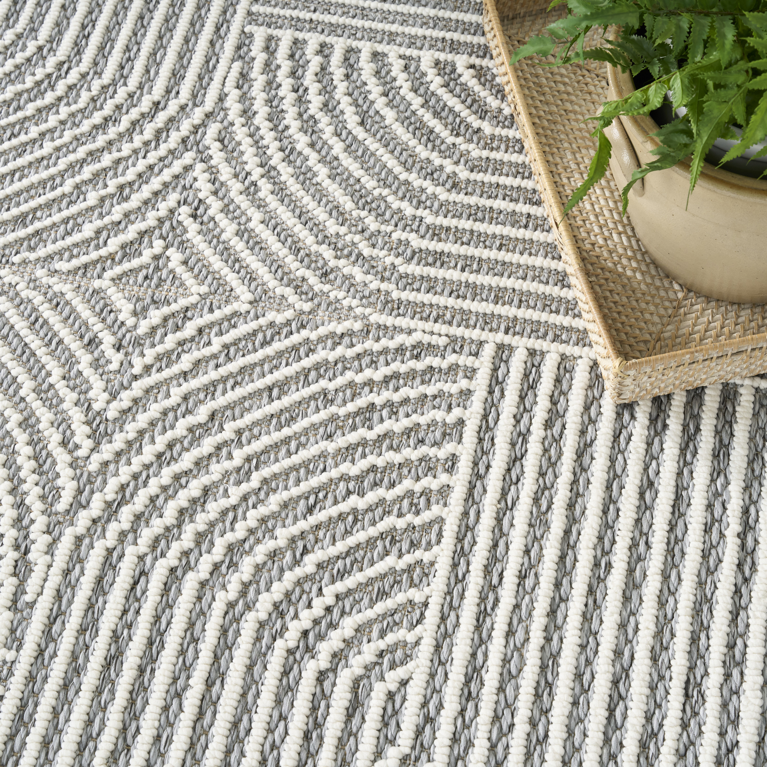 Nourison Natural Texture 7'10" x 9'10" Charcoal Ivory Modern Indoor Rug