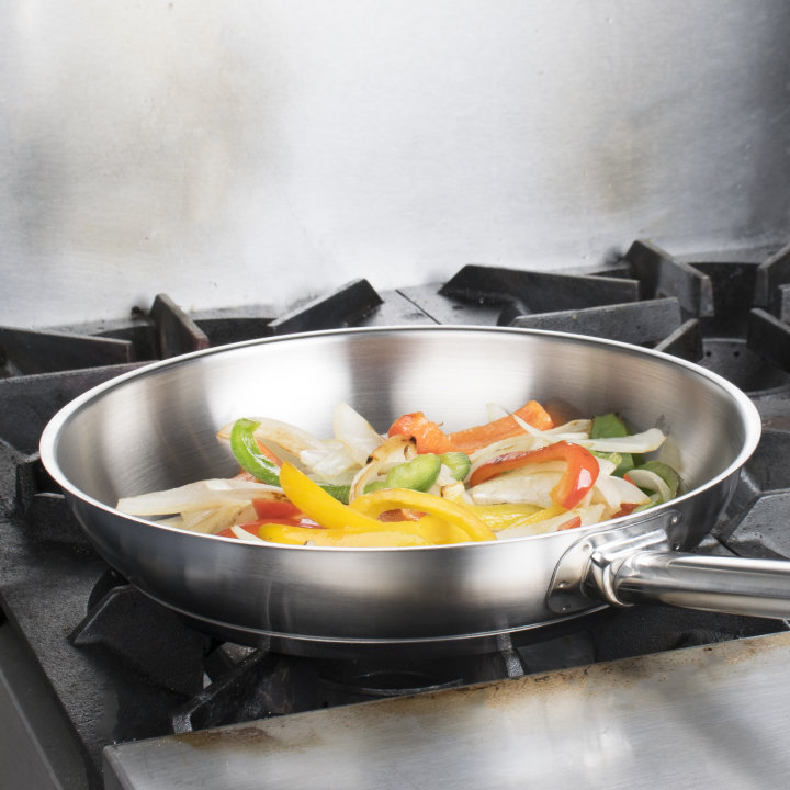 11-inch Optio™ frying pan in natural finish