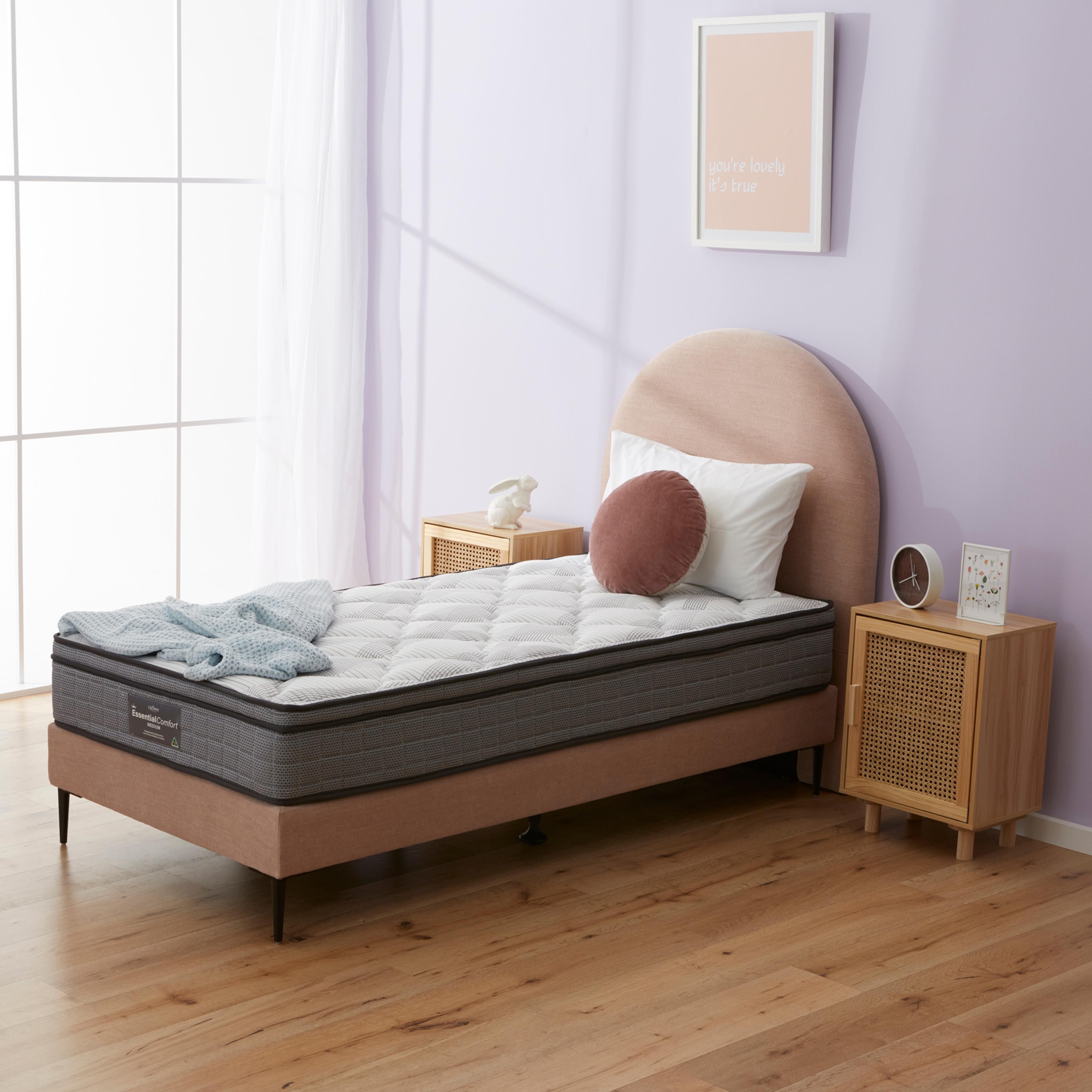 Lifestyle image of the Vogue Base from Forty Winks