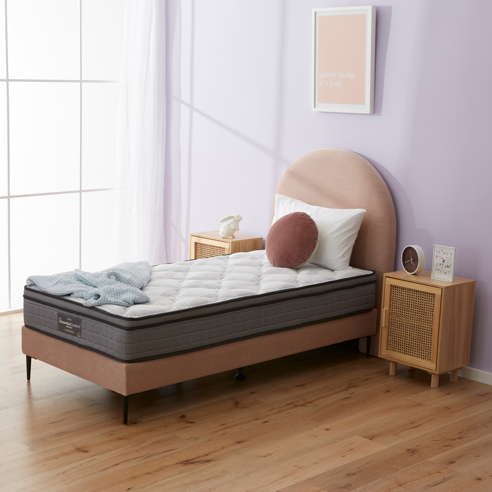 Lifestyle image of the Vogue Base from Forty Winks