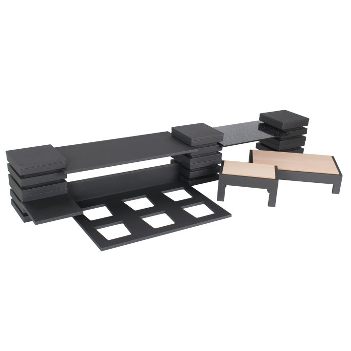 Cubic Display Setup with Cutting Boards