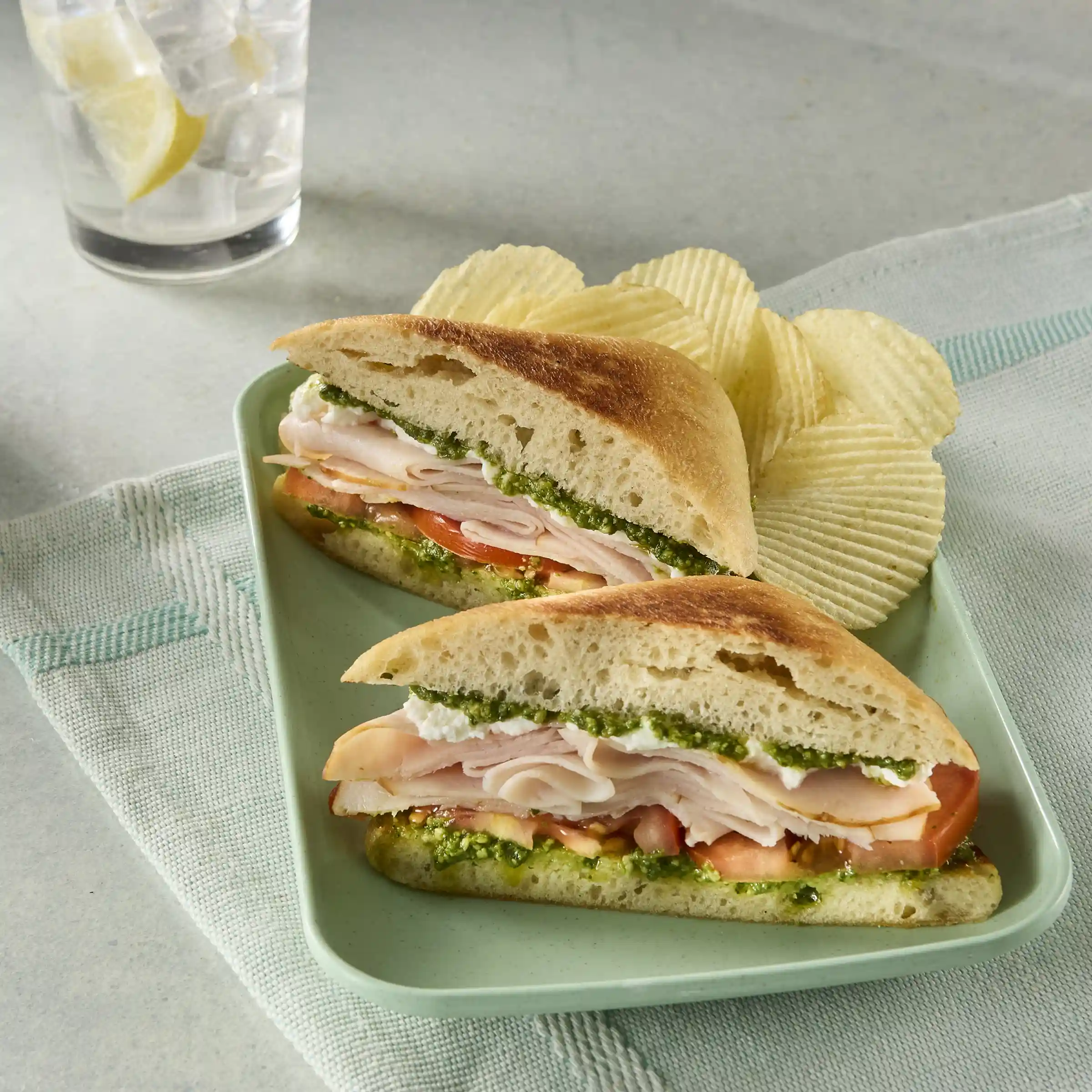 Hillshire Farm® Sliced Oven Roasted Turkey Breast https://images.salsify.com/image/upload/s--vOw6lZH_--/q_25/4dcb0a6191829cb37905c8949c993087c042faf4.webp