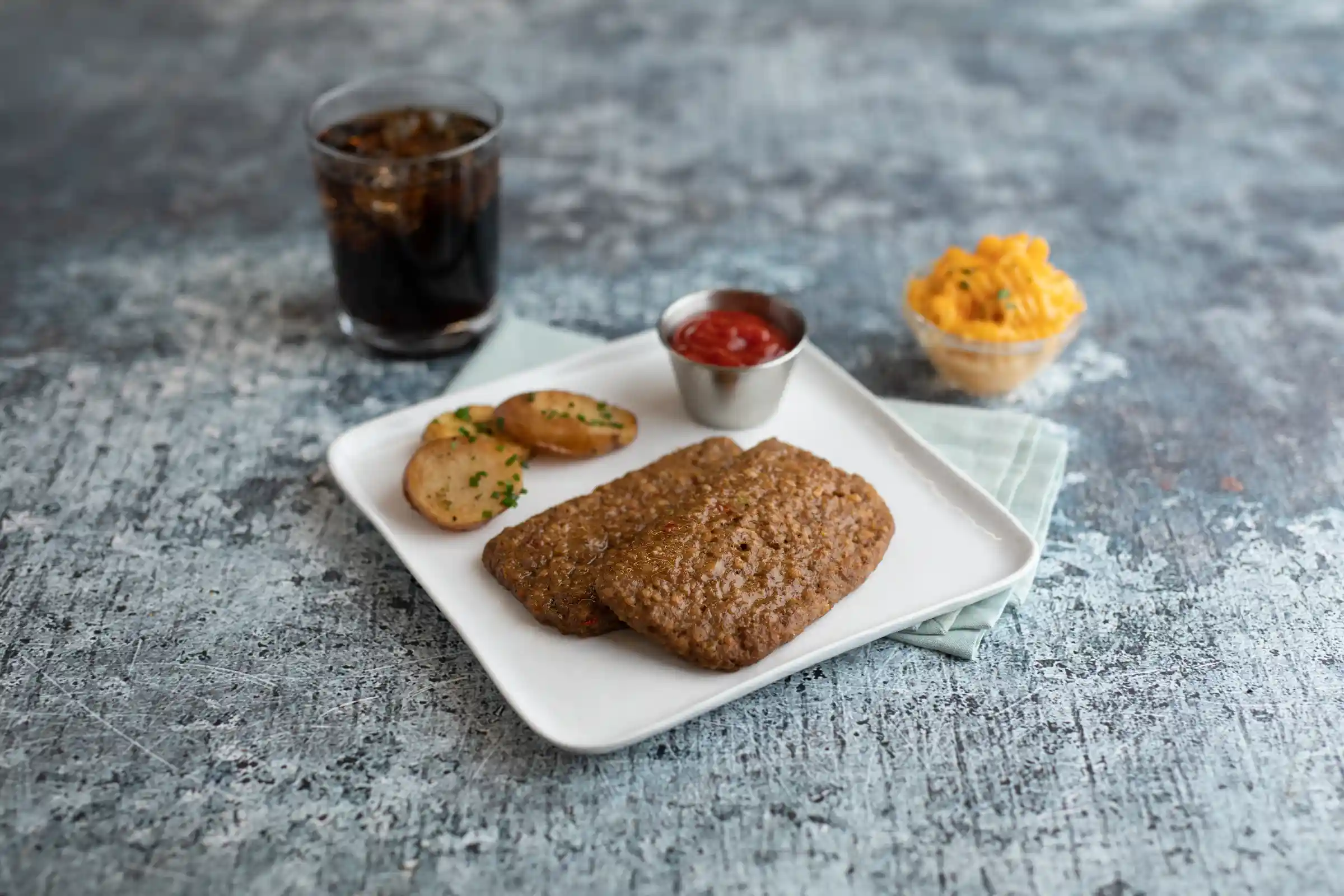 Minuteman™ Fully Cooked Dinner Loaf Slice https://images.salsify.com/image/upload/s--LZSO9fFG--/q_25/jujz8dvwoltut1nryqzi.webp