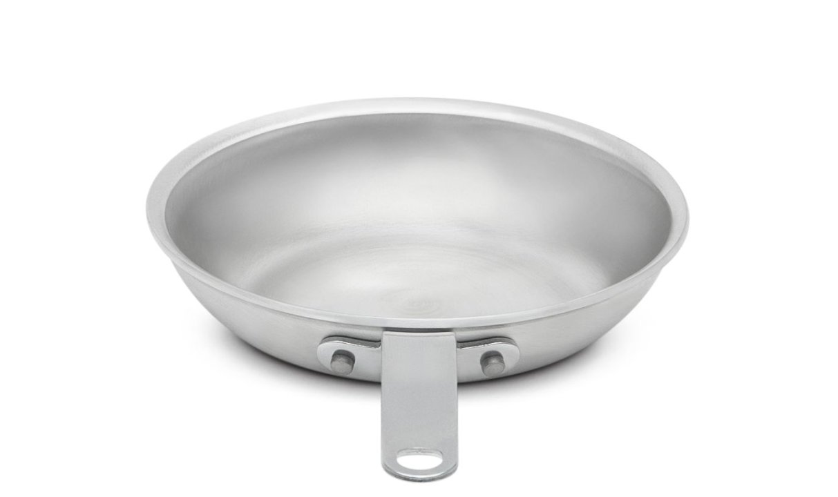 7-inch Wear-Ever® aluminum fry pan with natural finish and plated handle