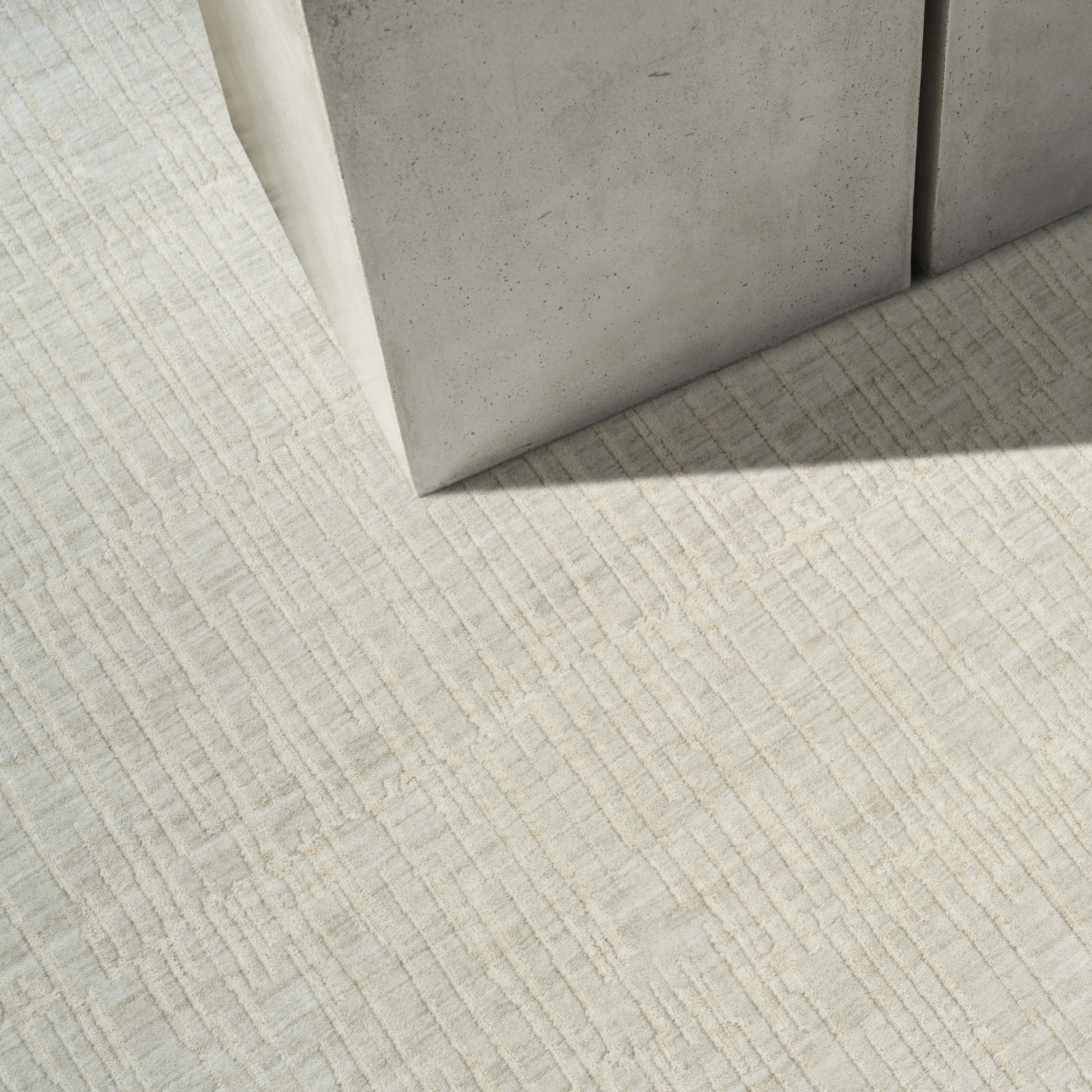 Calvin Klein CK079 Notes 3'11" x 5'11" Silver Ivory Modern Indoor Rug