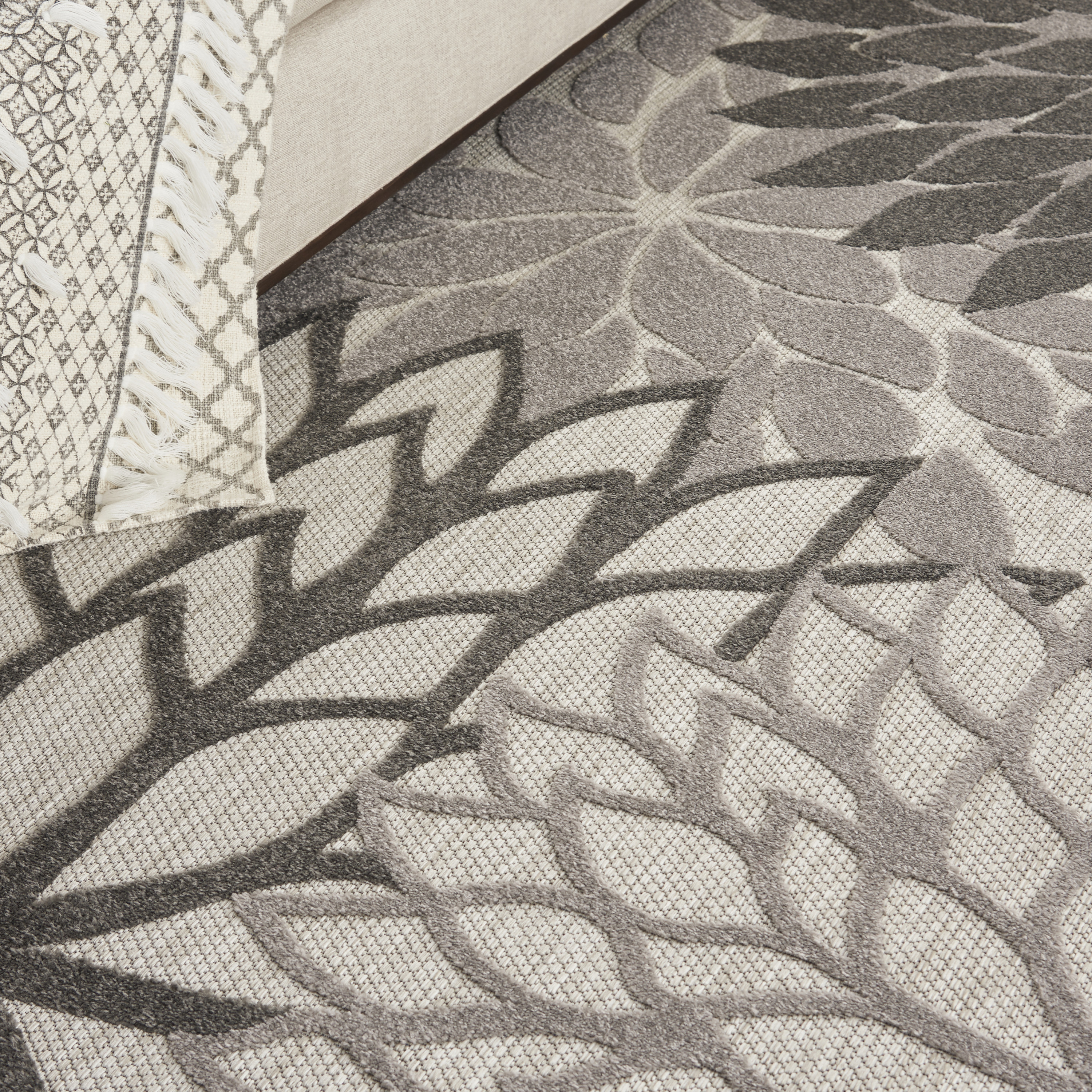Nourison Aloha 6' x 9' Silver Grey Tropical Rug