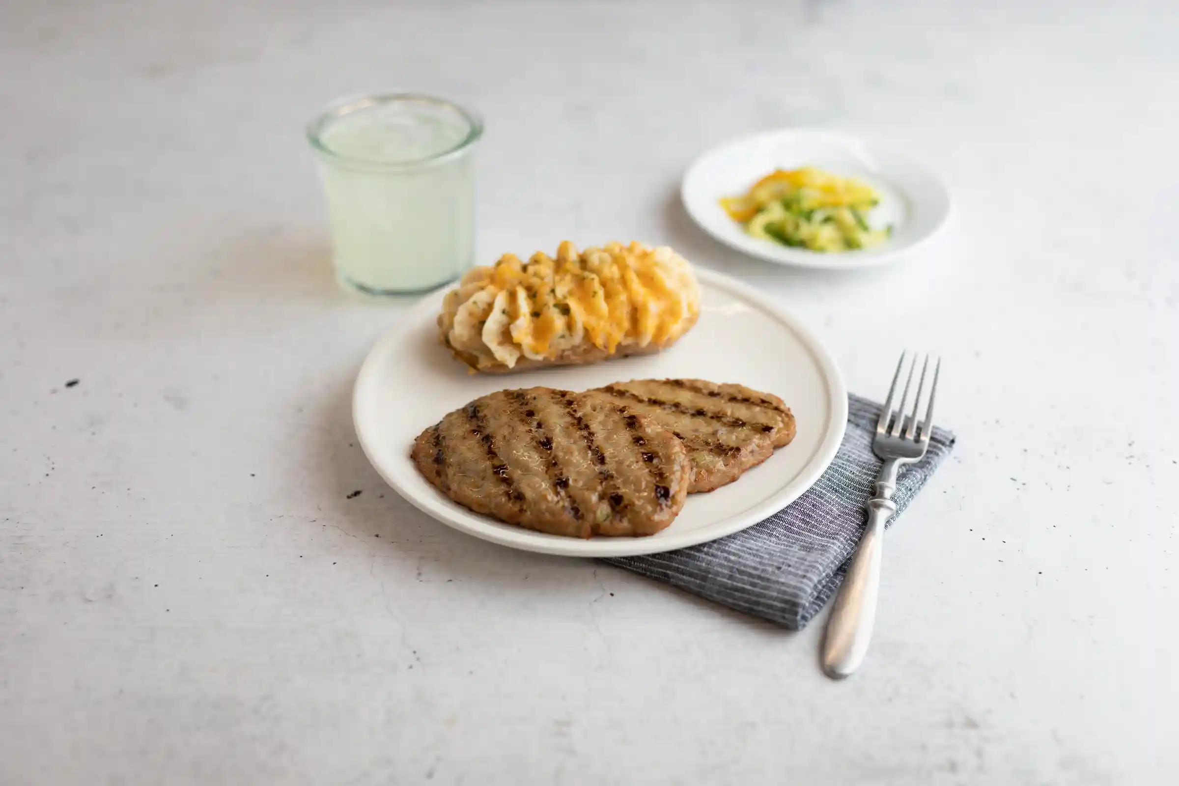 AdvancePierre™ Fully Cooked Down Home Beef Salisbury Steak, 3 oz. https://images.salsify.com/image/upload/s--gXQfl8n3--/q_25/vpfwbwwnluqhe1ufrxq1.webp