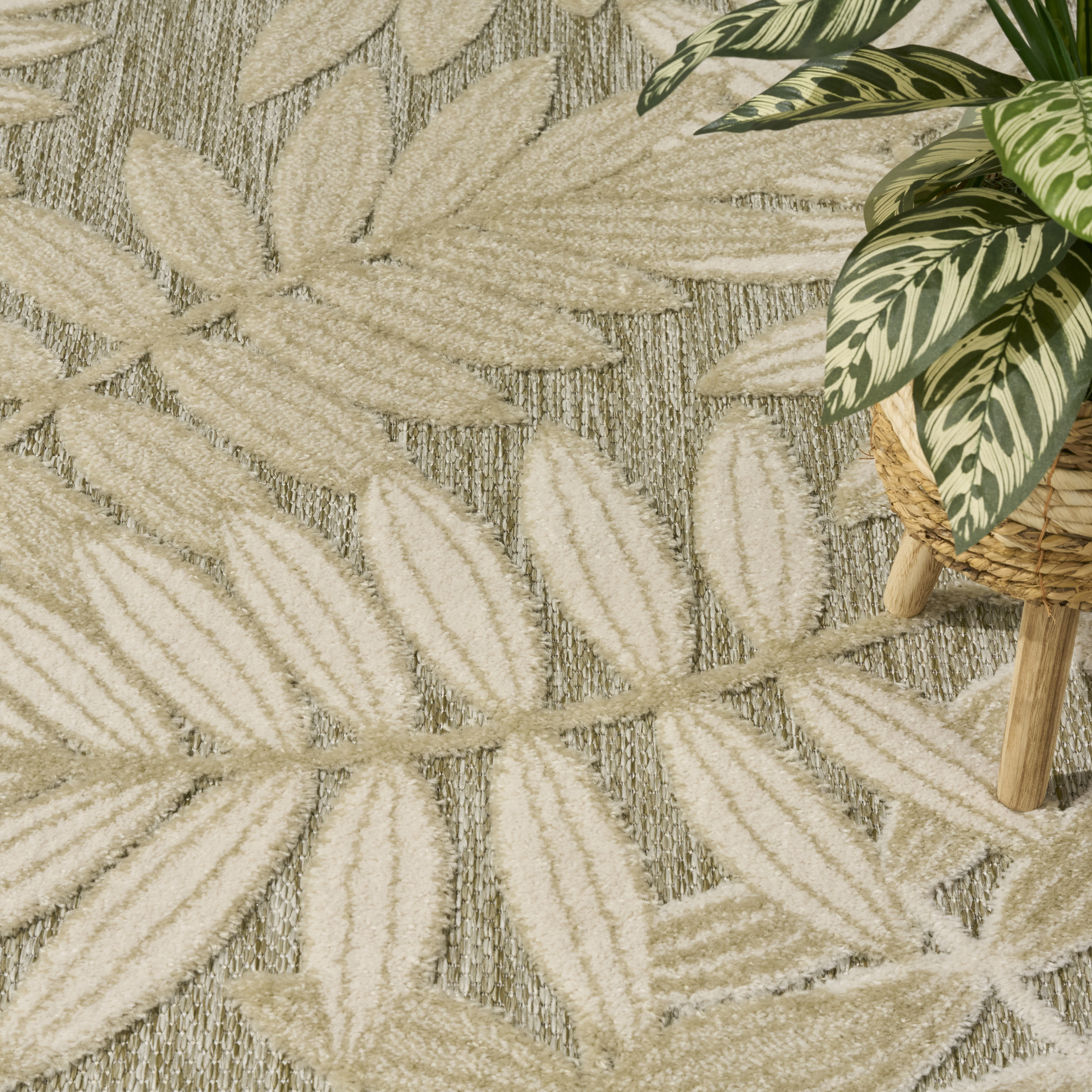 Nourison Aloha 5'3" x 7'5" Ivory Sage Modern Rug
