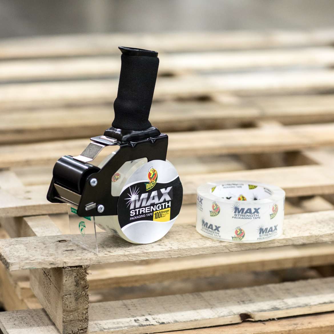 Foam Handle Tape Gun w/ Max Strength Packing Tape Duck Brand