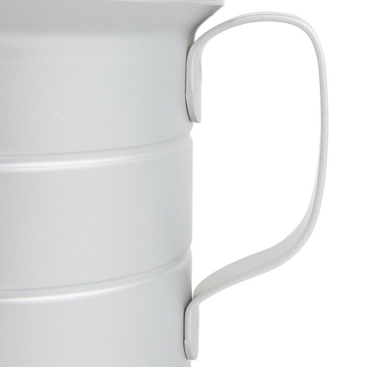 2-quart aluminum measuring cup