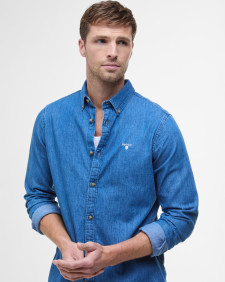Camicia a maniche lunghe leggermente aderente con stemma in denim 