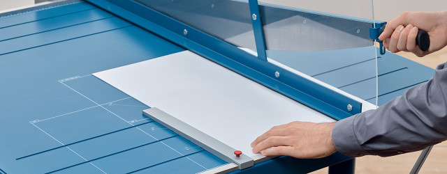 These commercial-grade trimmers offer the extra cutting length and power you need for heavy-duty applications.