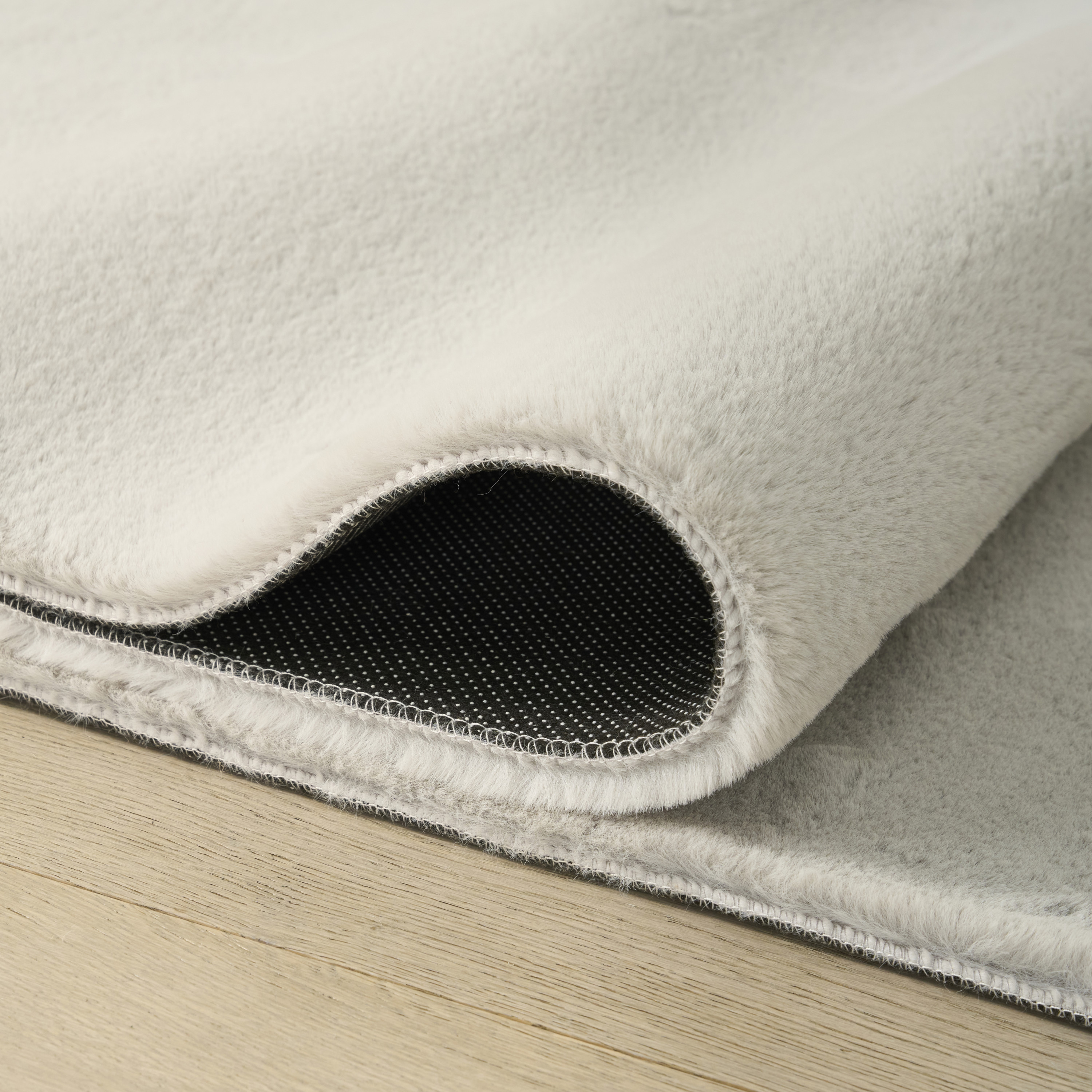 Nourison Soft Plush Rabbit Fur 5' x 7' Silver Contemporary Indoor Rug