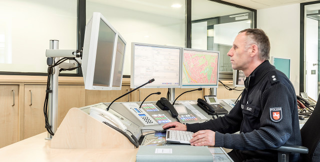 Control Arms Novus offers solutions for multiple monitors in control rooms, financial desks, correctional facilities, and more.