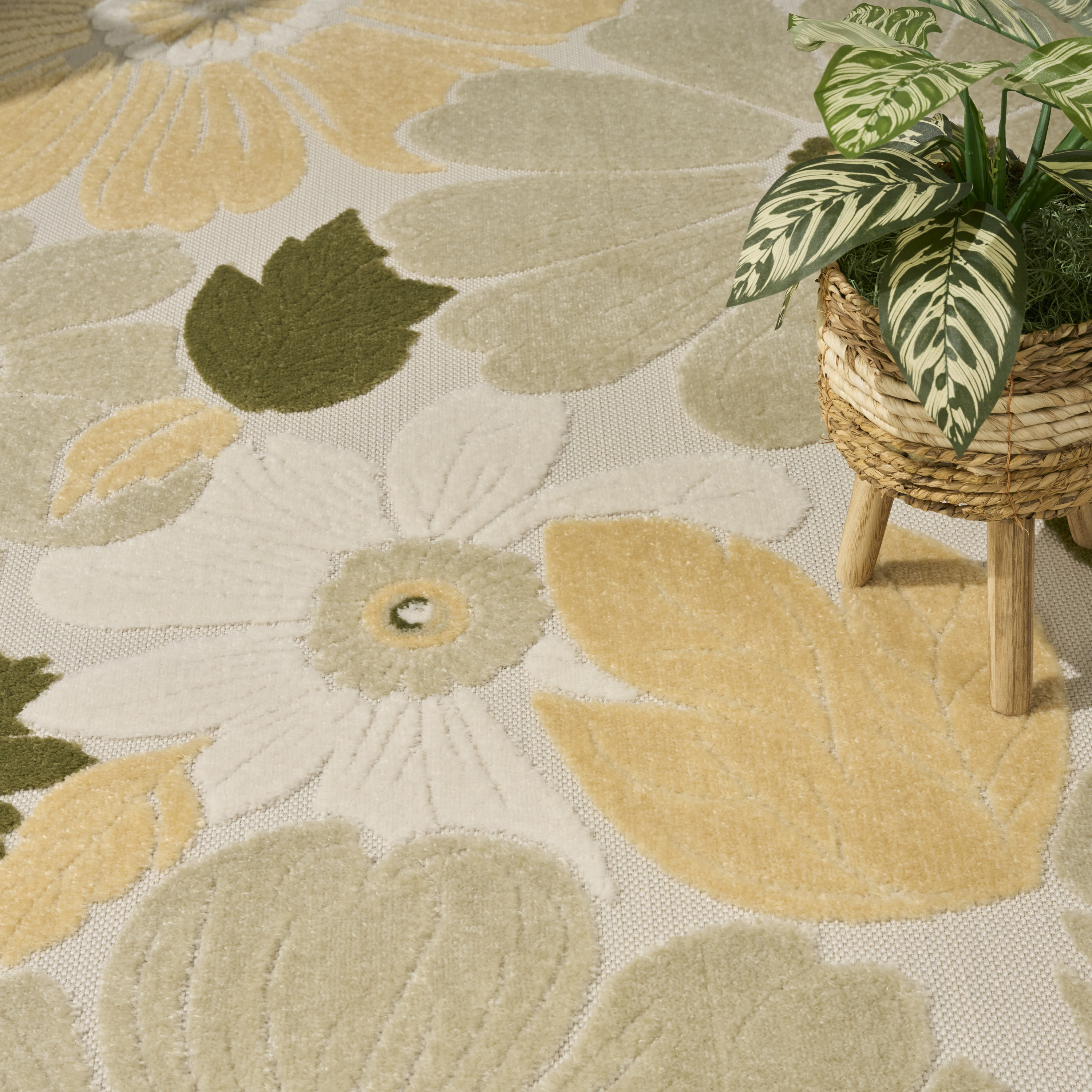 Nourison Aloha 5'3" x 7'5" Ivory Green Modern Rug