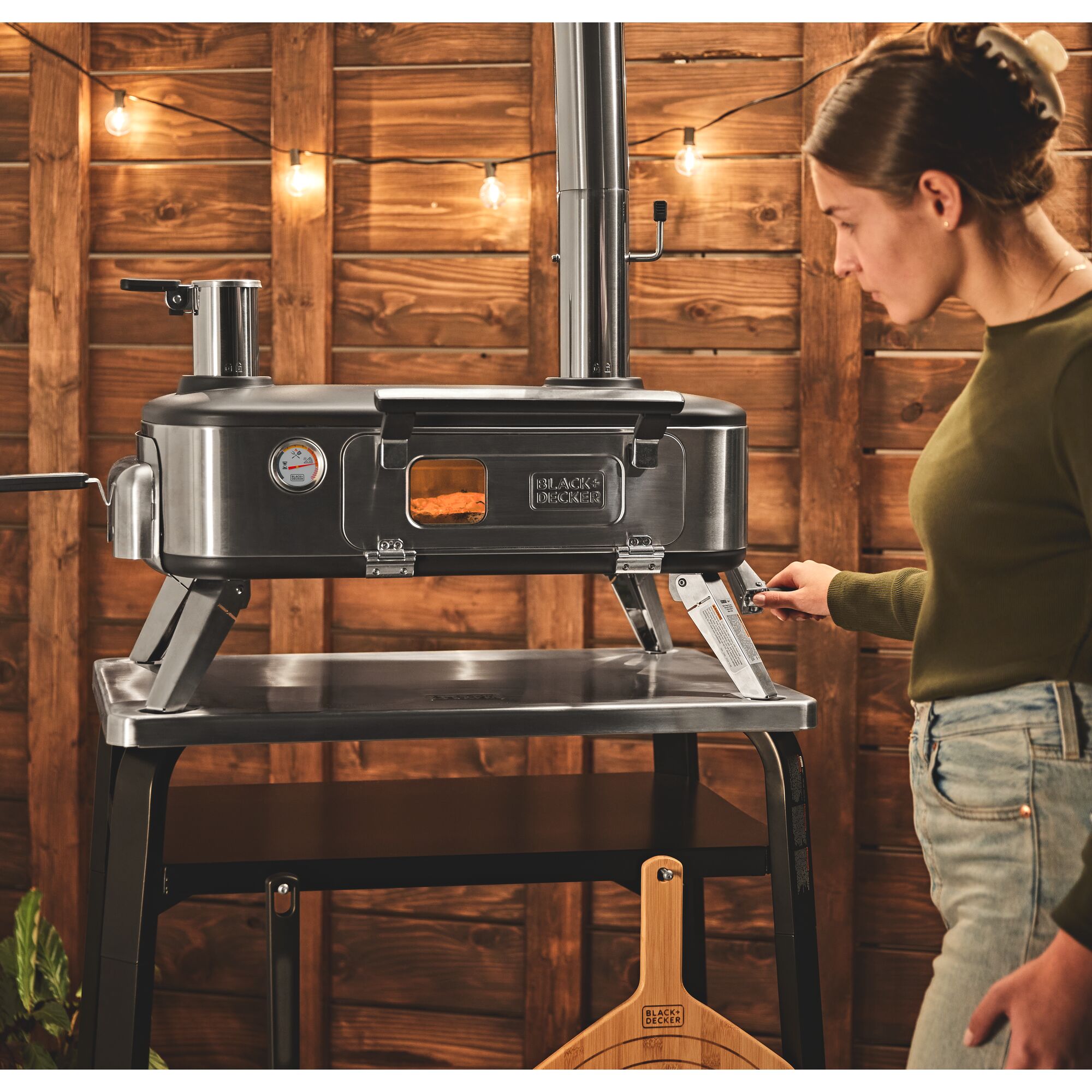 Front view of Vera ™ Pizza Oven by BLACK+DECKER