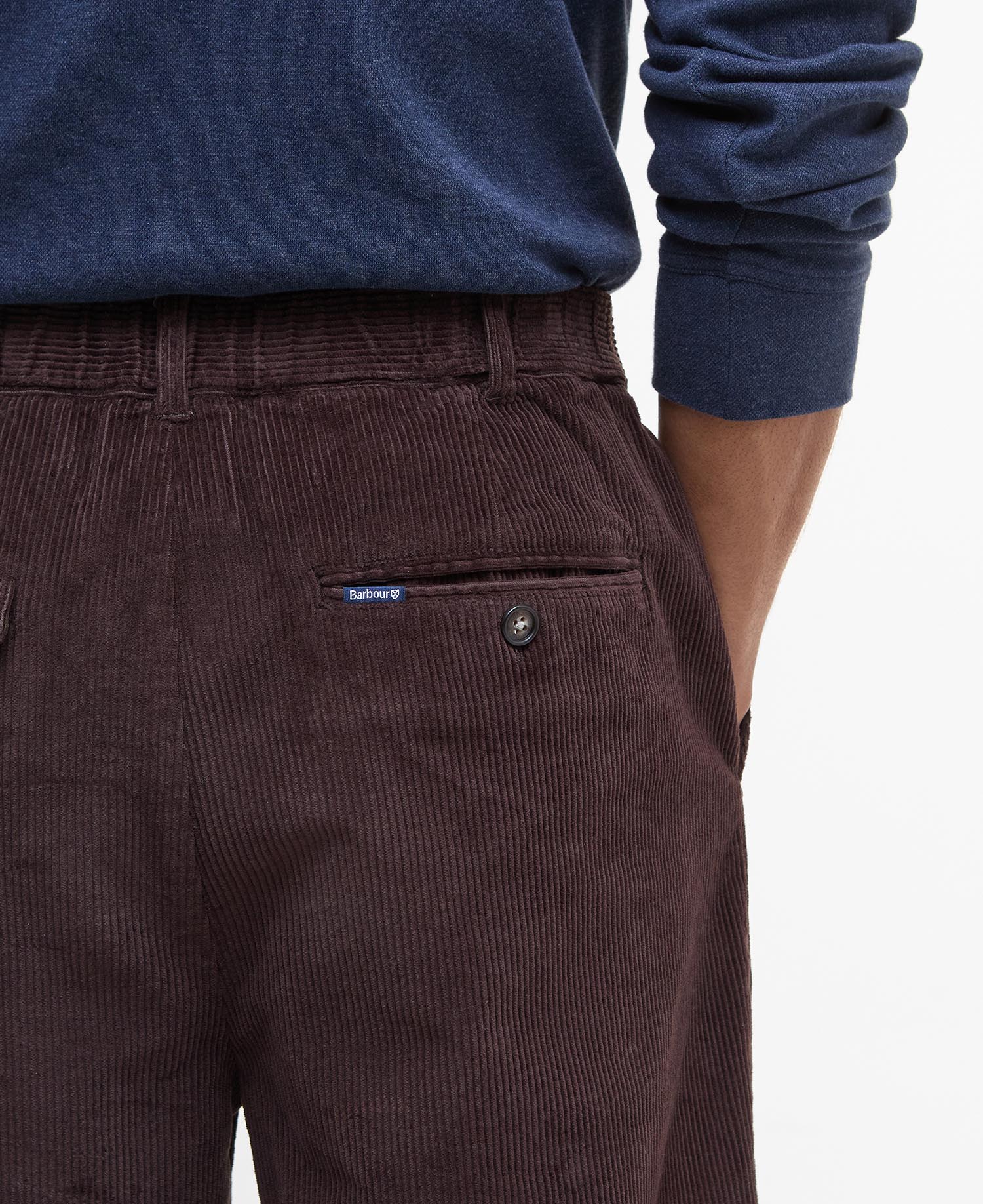 Pantaloni in velluto stretch a coste sottili dalla vestibilità comoda image number 4