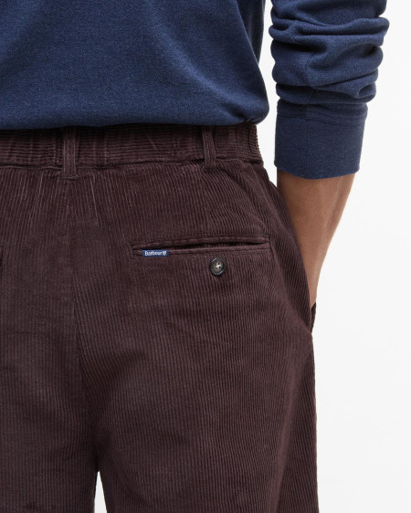 Pantaloni in velluto stretch a coste sottili dalla vestibilità comoda