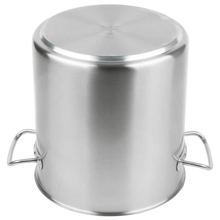 12-quart Intrigue® stainless steel stockpot in mirror finish