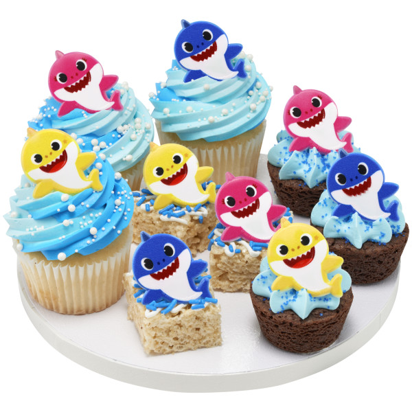 Baby, Mommy and Daddy Shark Cupcake Rings