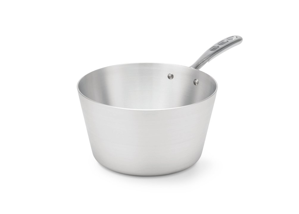 5 ½-quart Wear-Ever® tapered aluminum saucepan in natural finish with plated TriVent™ handle