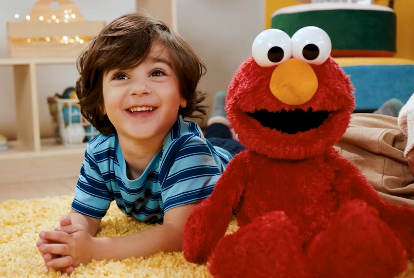 Sesame Street Tickle Me Elmo Giggle Max product video