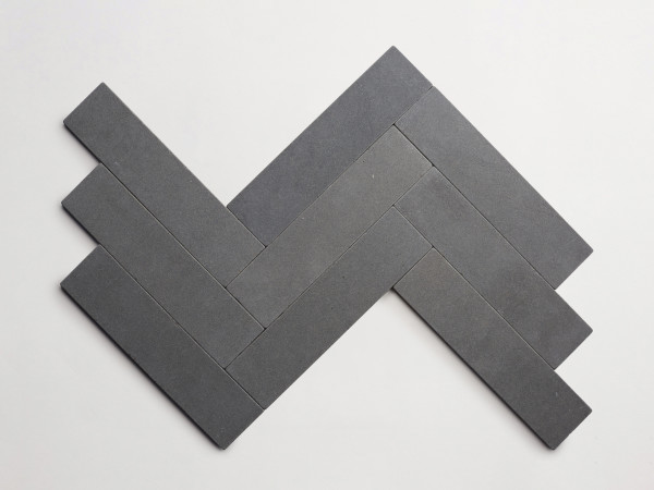 lapidary: girata | blade | warm black | tumbled 