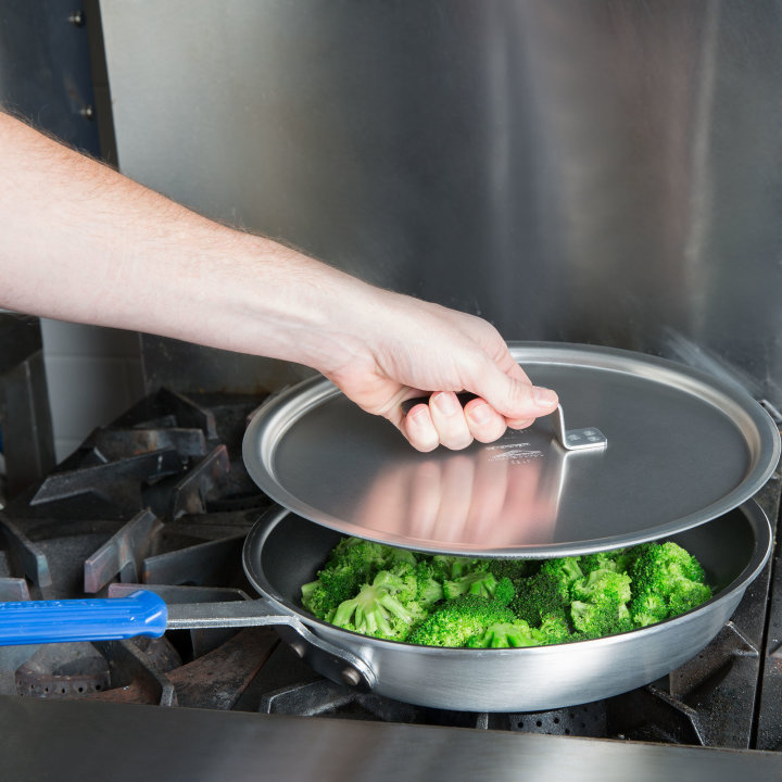 12 ¾-inch Wear-Ever® flat aluminum cover with dipped handle