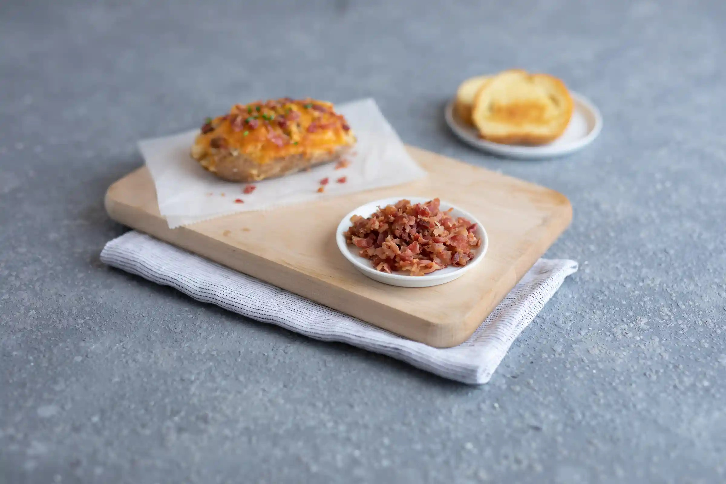 Jimmy Dean® Fully Cooked Bacon Pieces 1/4" https://images.salsify.com/image/upload/s--jOhD8zye--/q_25/z2ocgkyec3poveerlr8a.webp