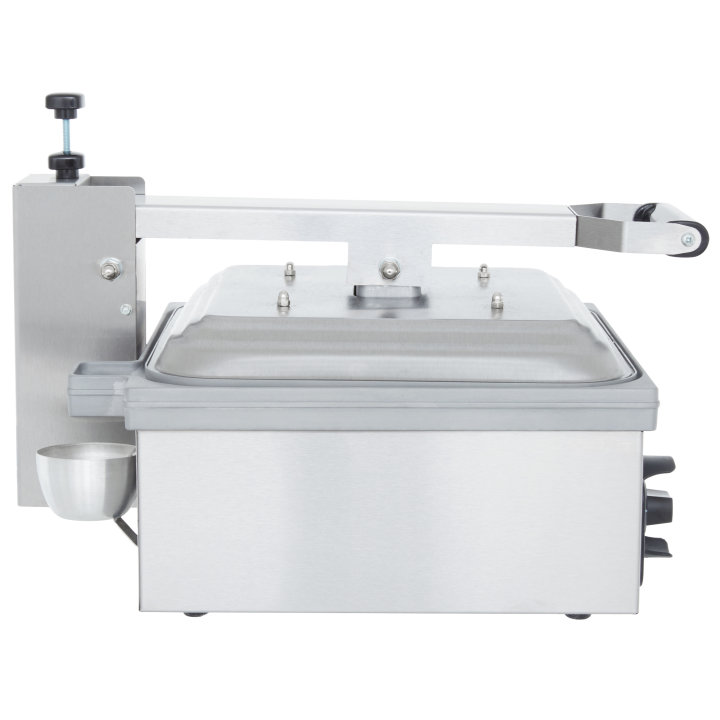 120-volt Cayenne® sandwich press with smooth, natural-finish plates