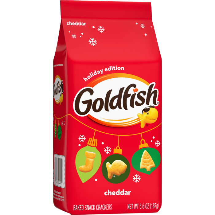 Goldfish® Holiday Shapes Cheddar Baked Snack Crackers, 6.6 oz, bag - Left Angle Image