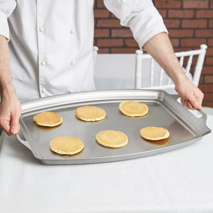 Stainless steel griddle pan for large contoured buffet station
