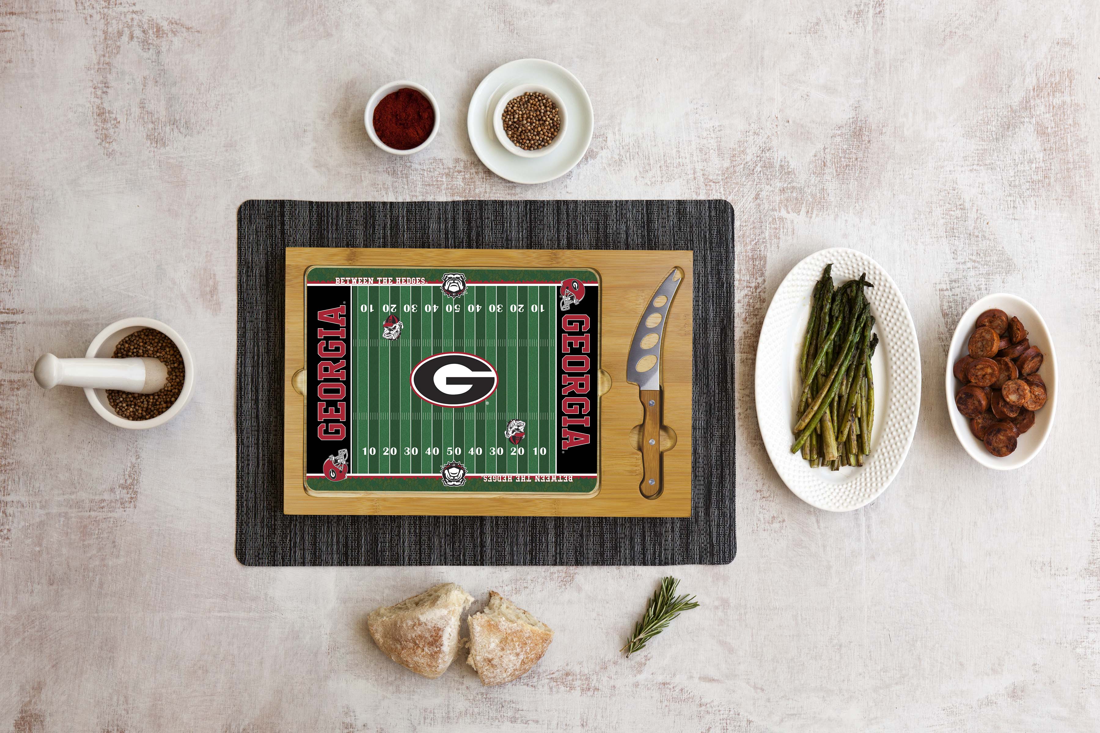 Georgia Bulldogs Football Field - Icon Glass Top Cutting Board & Knife Set