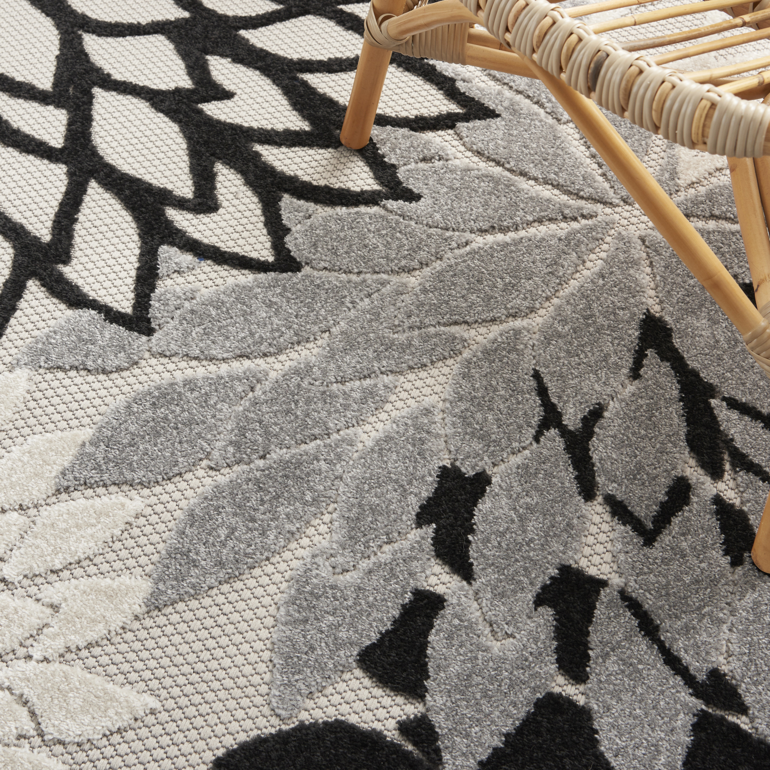 Nourison Aloha 7' x 10' Black White Tropical Rug
