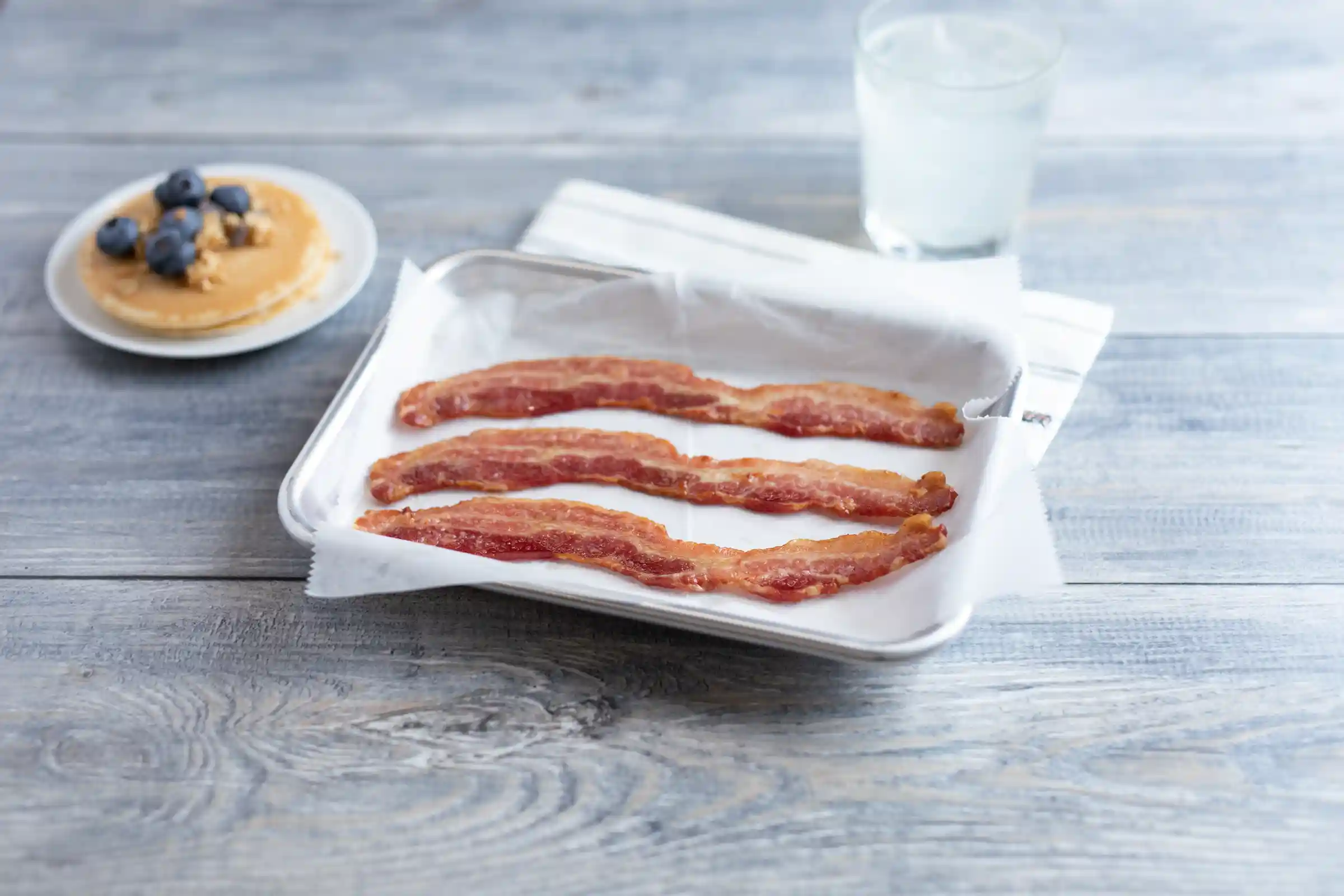 Wright® Brand Naturally Hickory Smoked Thin Sliced Bacon, Bulk, 15 Lbs, 9 Slices/Inch, Frozen https://images.salsify.com/image/upload/s--6XCUwsyE--/q_25/qoxy5nusrjv48lcu7zmp.webp