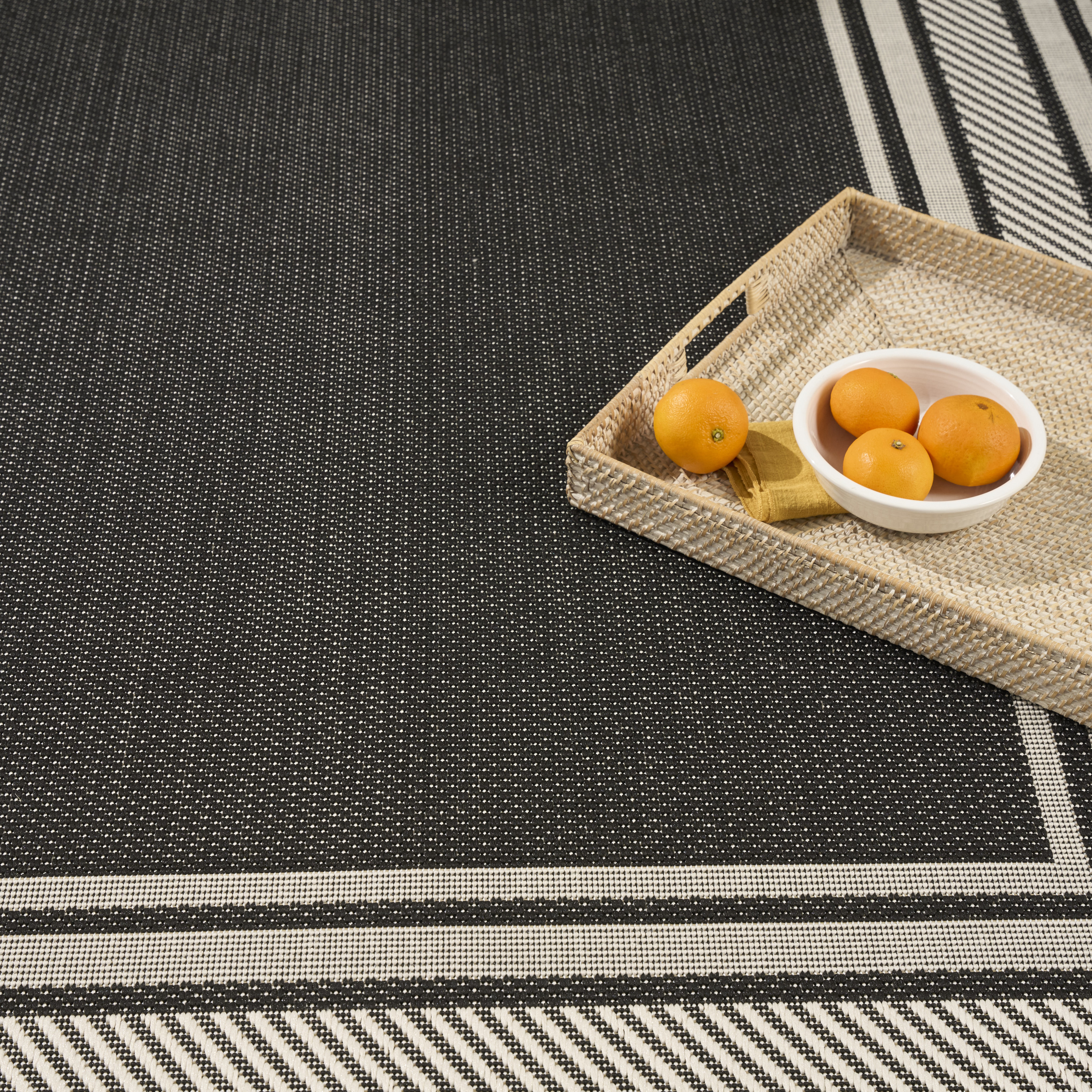 Nourison Horizon Indoor/Outdoor 6' x 9' Black Modern Rug