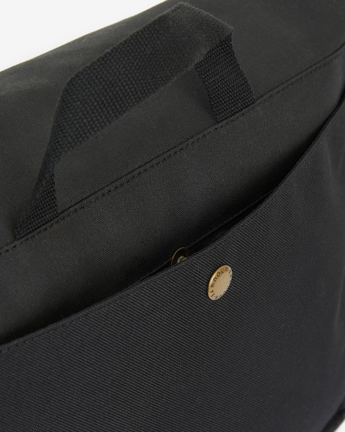 Essential Waxed Messenger Bag Classic Black