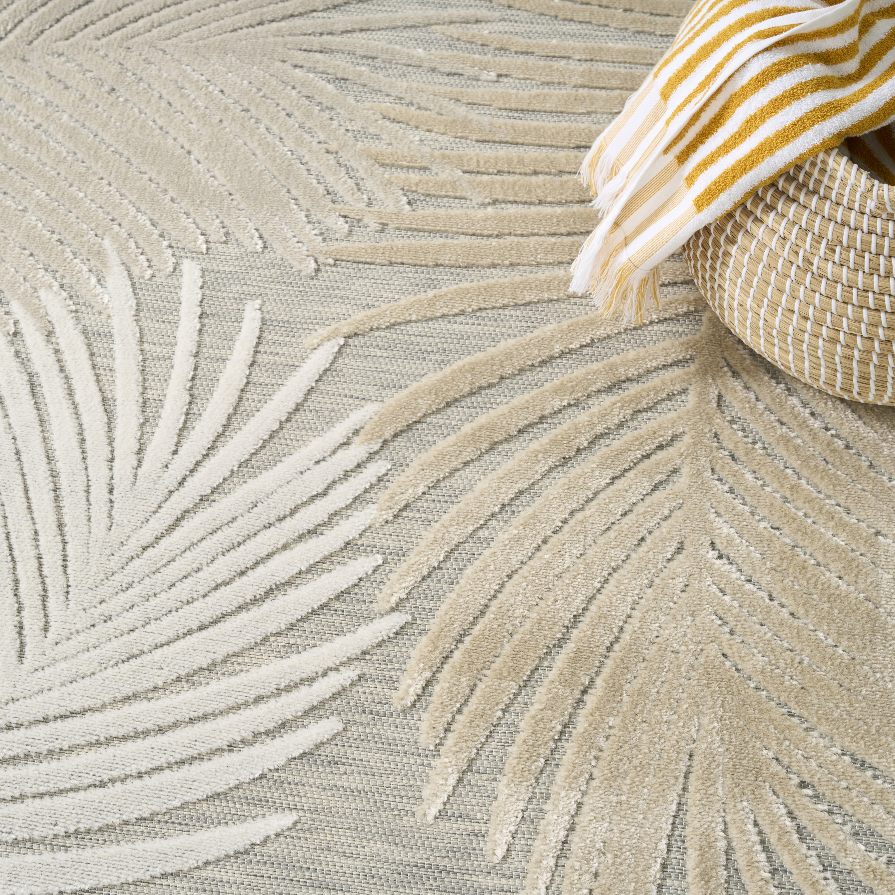 Nourison Suncoast 5'3" x 7'3" Grey Tropical Rug