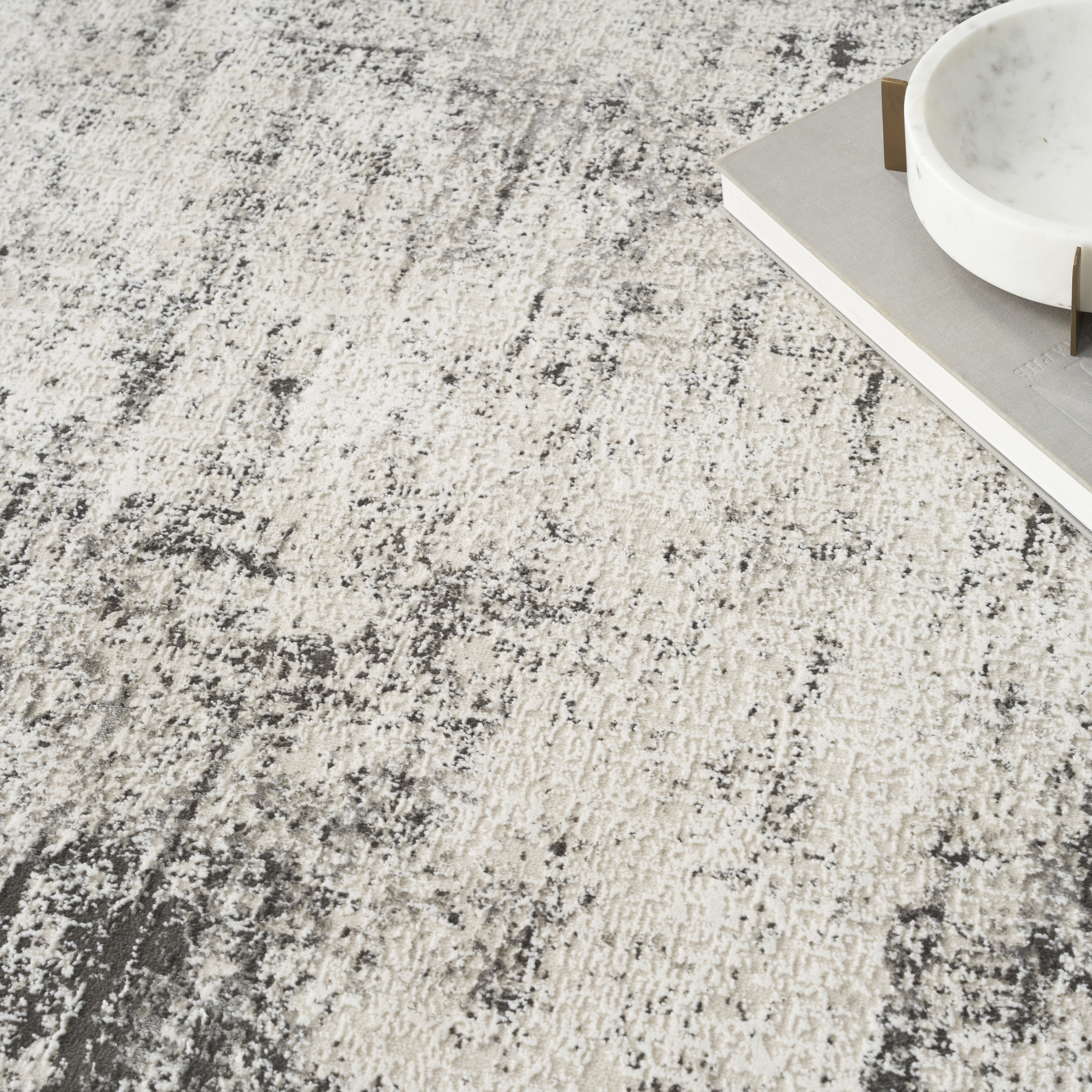 Nourison Desire 3'11" x 5'11" Grey Ivory Modern Indoor Rug