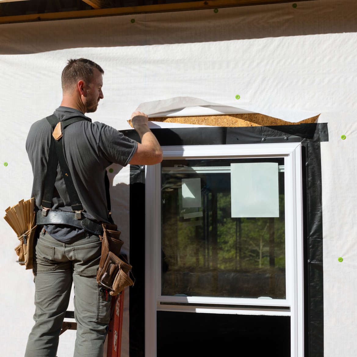 FrogTape™ Pro Grade Flashing Tape Application Image 1