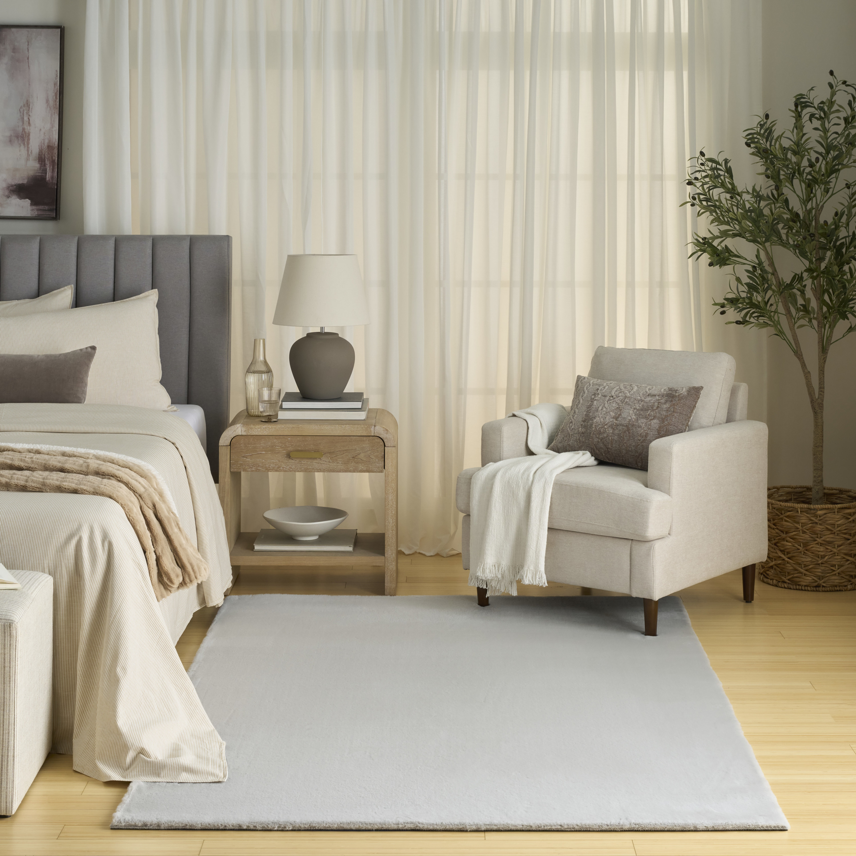 Nourison Soft Plush Rabbit Fur 4' x 6' Silver Contemporary Indoor Rug