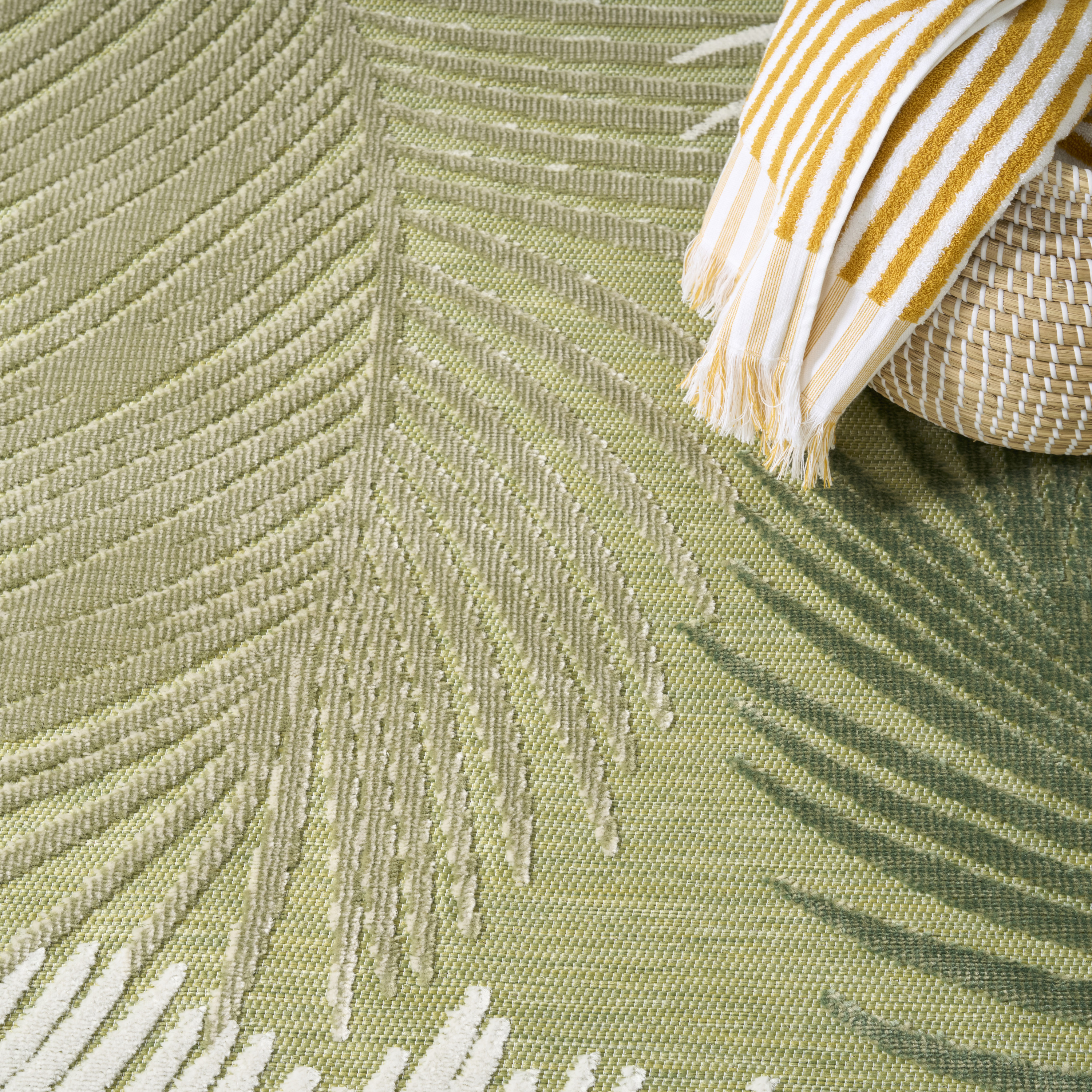 Nourison Suncoast 4' x 6' Green Tropical Rug