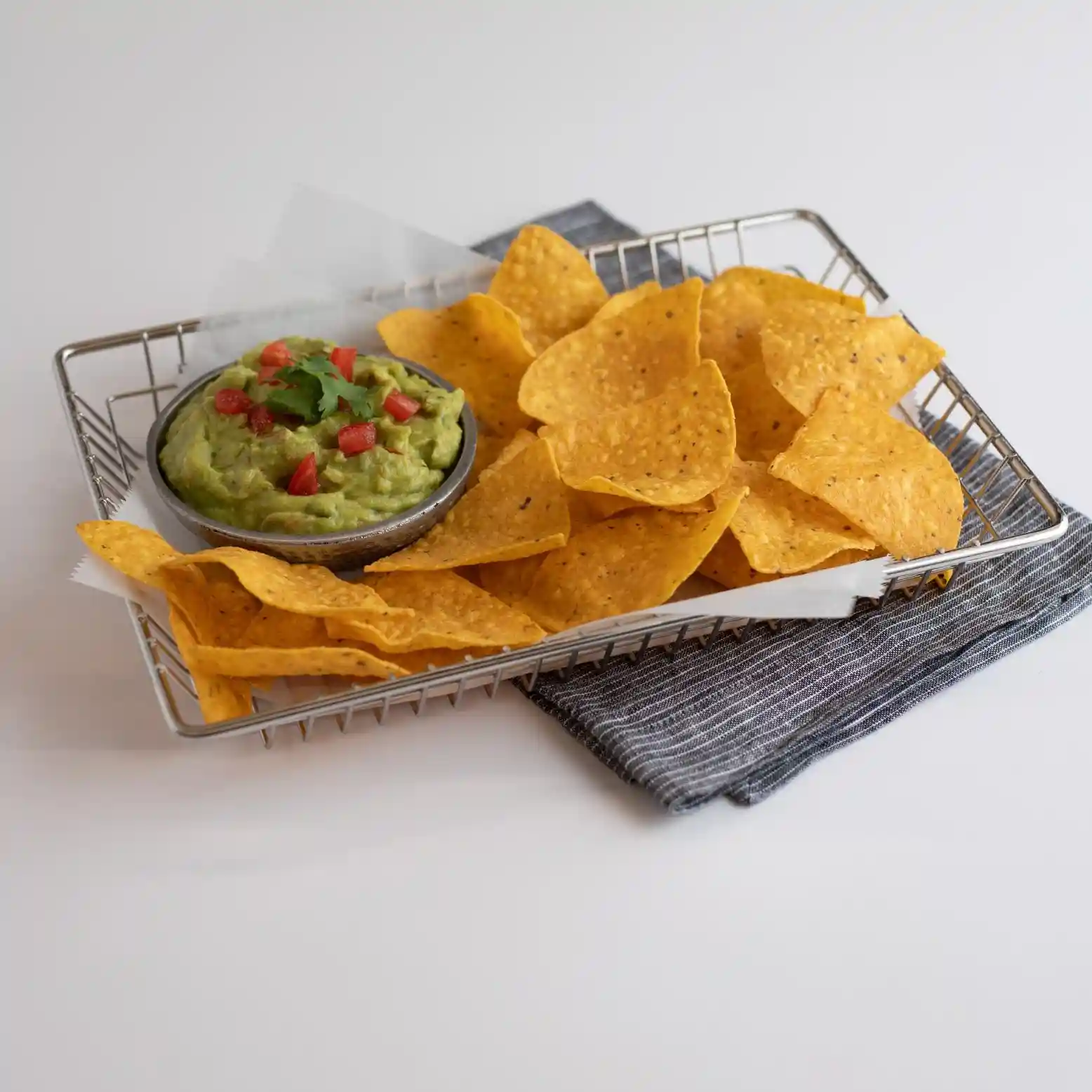Mexican Original® Yellow Quarter Cut Tortilla Chips https://images.salsify.com/image/upload/s--RxohvdkJ--/q_25/wkaibbrtv7xs8sz9mxkh.webp