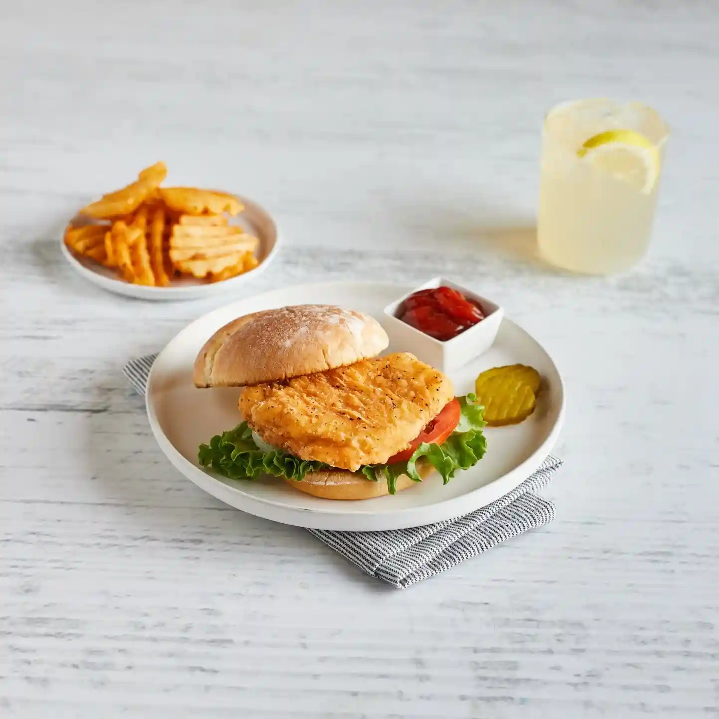 Tyson® Uncooked Breaded Hot & Spicy Chicken Breast Filets, 4 oz. https://images.salsify.com/image/upload/s--VErlfnIA--/q_25/aizcblyn6xurrqrmf0cv.webp