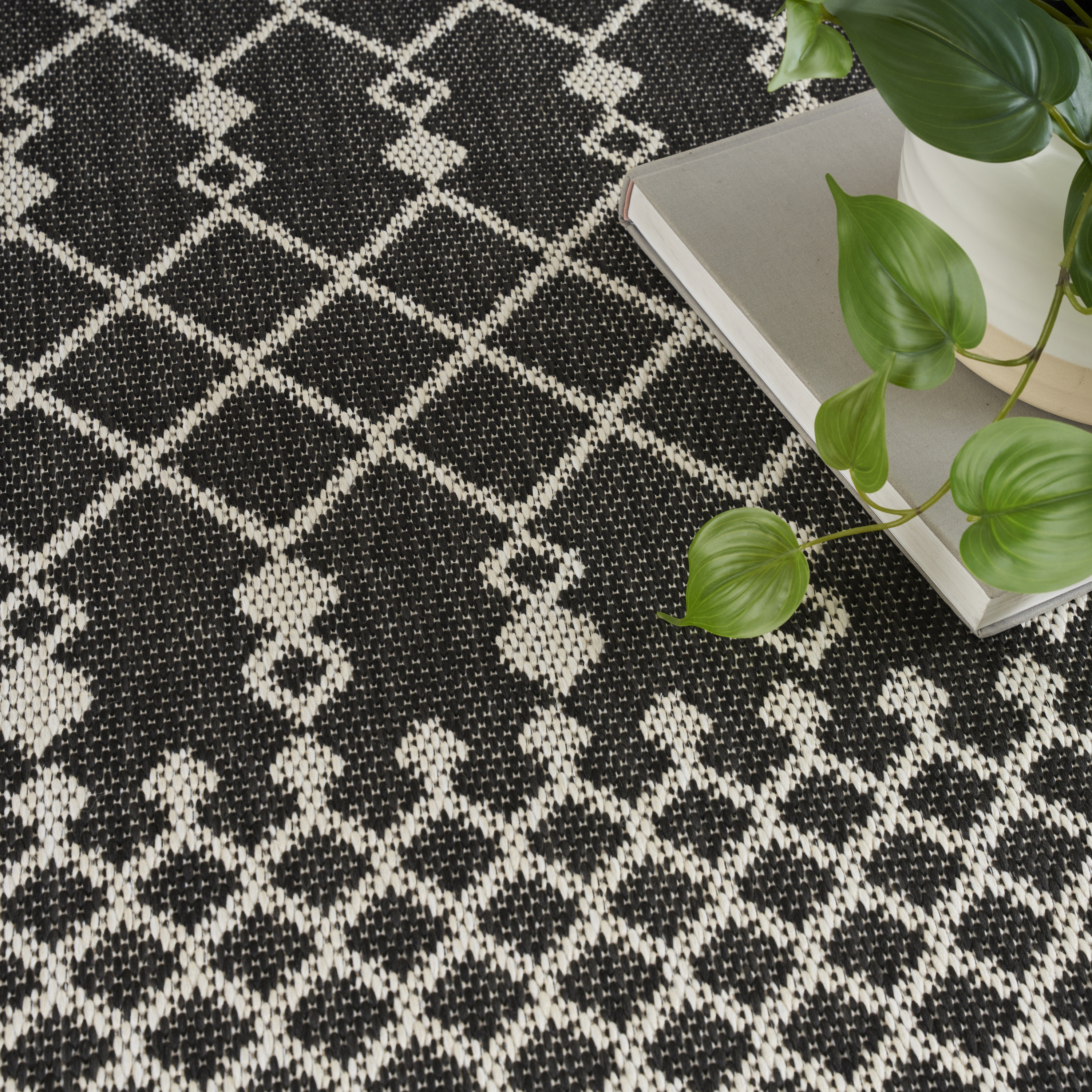 Nourison Positano 6' x 9' Black Modern Rug