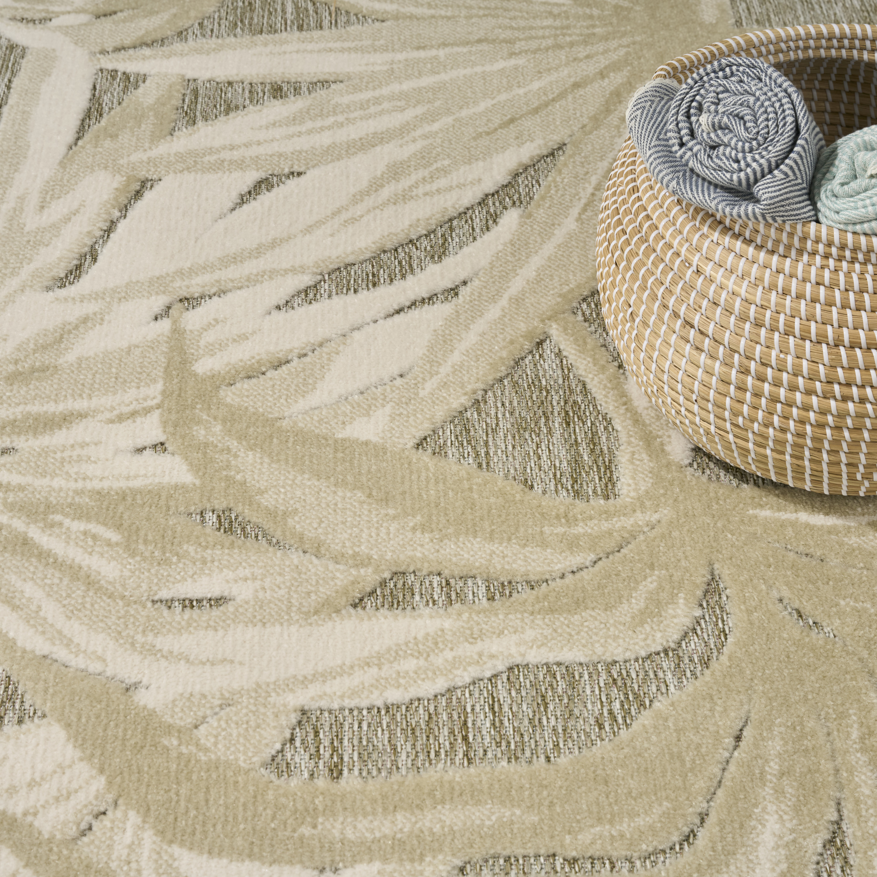 Nourison Aloha 3'6" x 5'6" Ivory Sage Modern Rug