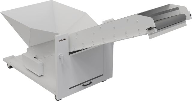 Designed to carry shredded waste to a recycling bin or bailer from the Dahle PowerTEC® 929 IS Conveyor Shredder.