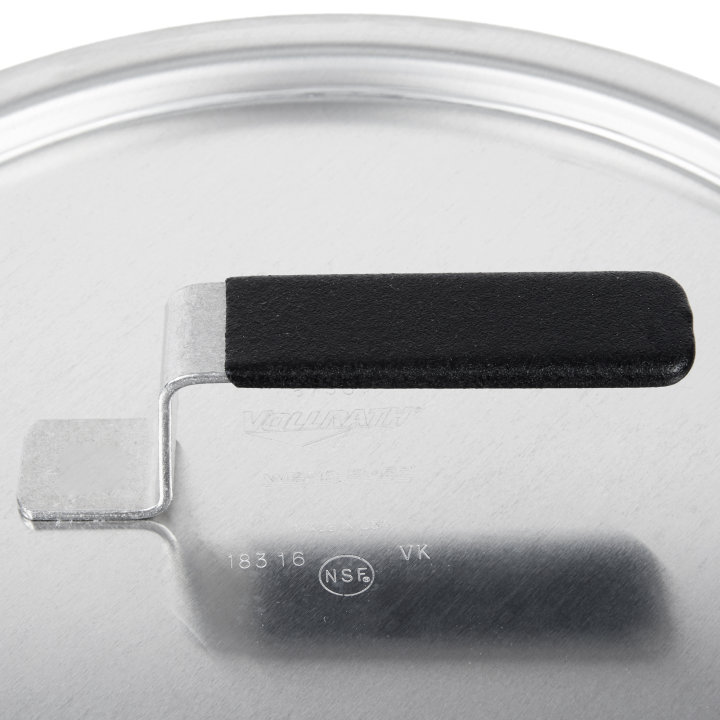 10 ¾-inch Wear-Ever® flat aluminum cover with dipped handle