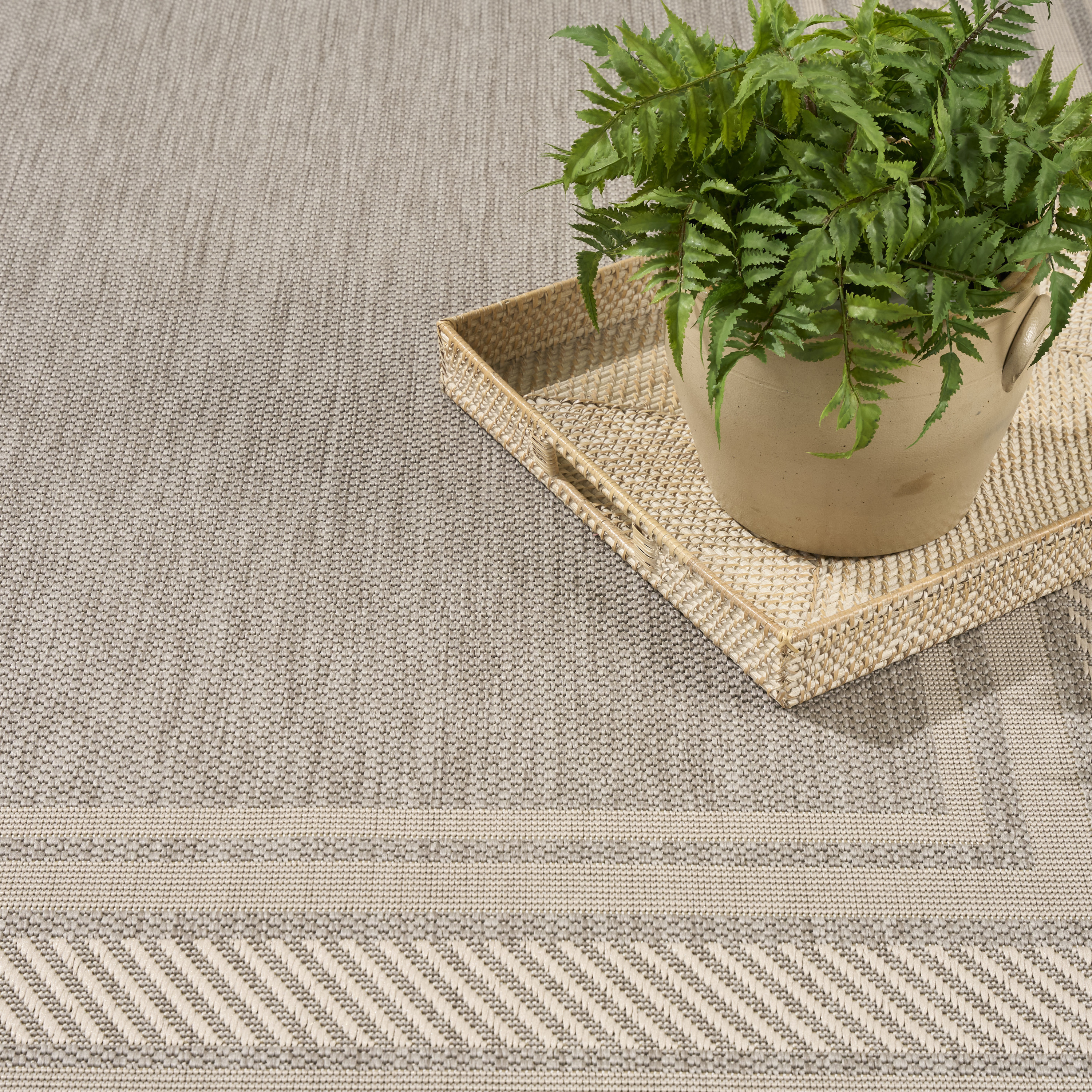 Nourison Horizon Indoor/Outdoor 4' x 6' Grey Modern Rug